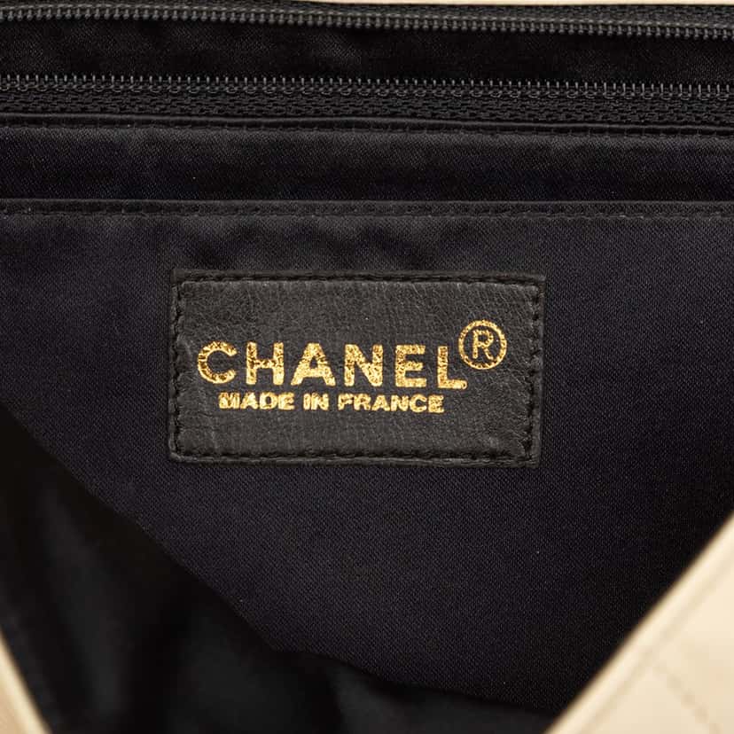 Chanel Chocolate Bar Lambskin Sport Line Crossbody White Leather Very good condition - Box View
