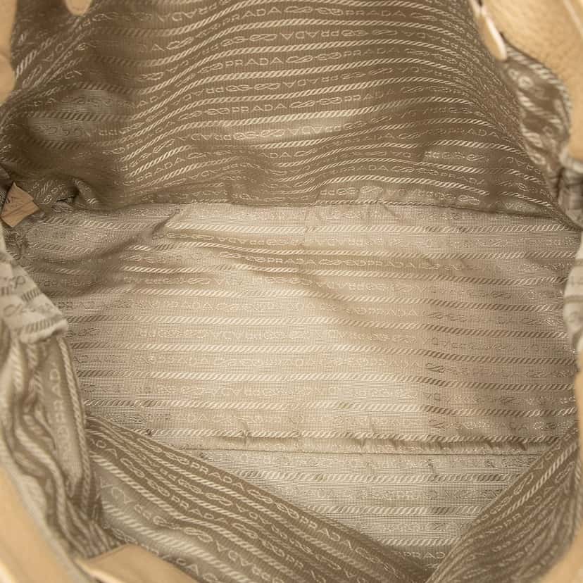 Prada Vitello Daino Tote Beige Leather Very good condition - Model View