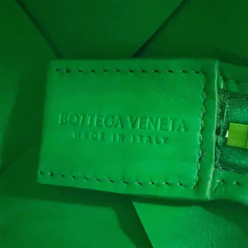 Bottega Veneta Mini Lambskin Intreccio Cassette Camera Bag Green Leather Very good condition - Box View
