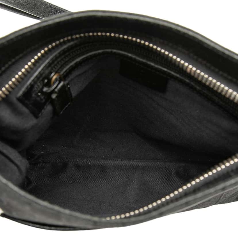 Gucci GG Canvas Crossbody Black Very good condition - Model View