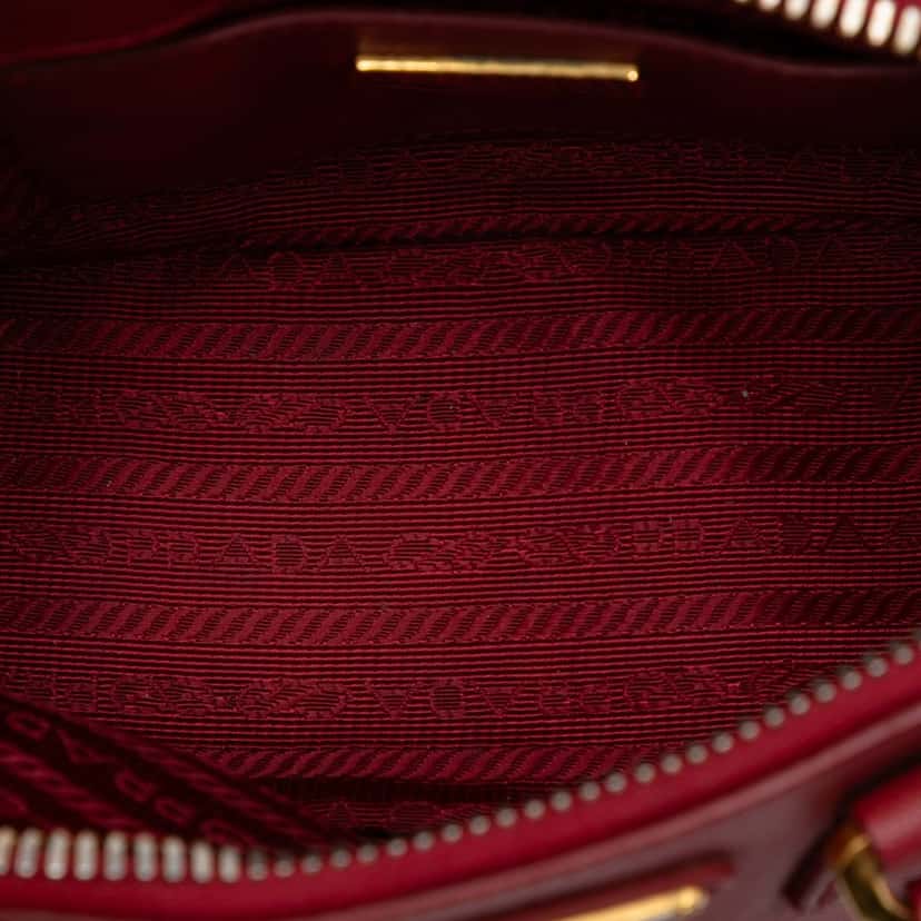Prada Mini Saffiano Lux Promenade Satchel Red Leather Very good condition - Model View