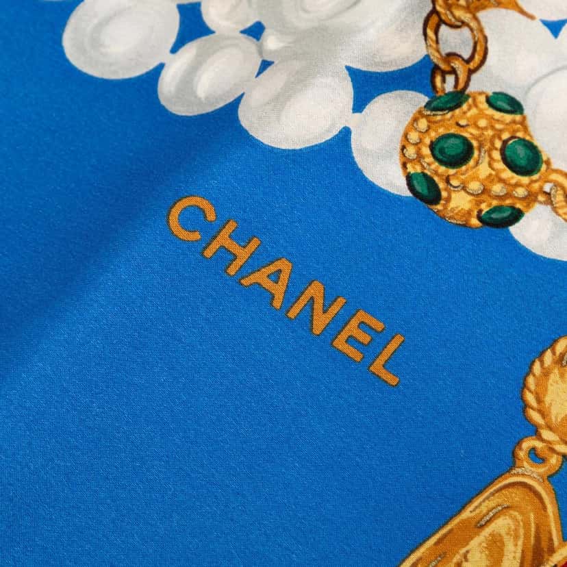 Chanel Pearls and Gripoix Printed Silk Scarf 90 Blue Very good condition - Back View