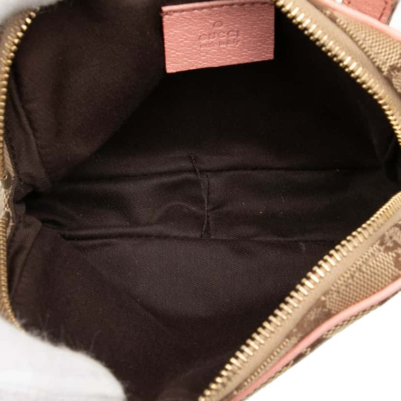 Gucci GG Canvas Crossbody Beige Very good condition - Model View