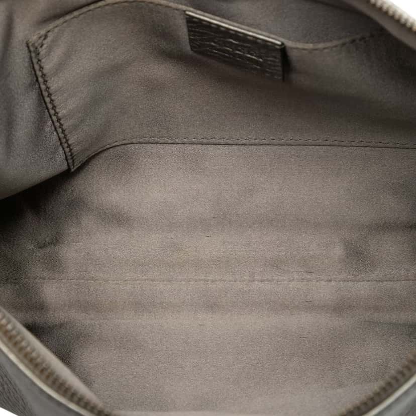 Gucci Metallic Leather Sienna Tassel Clutch Gold Leather Very good condition - Model View