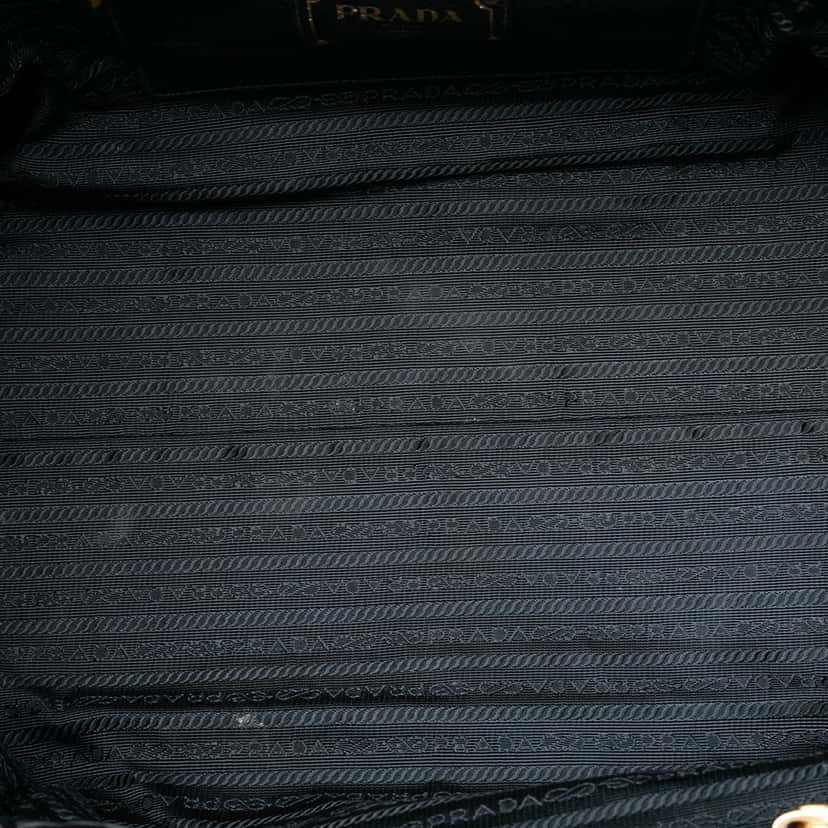 Prada Vitello Daino Front Pocket Open Convertible Tote Black Leather Very good condition - Model View