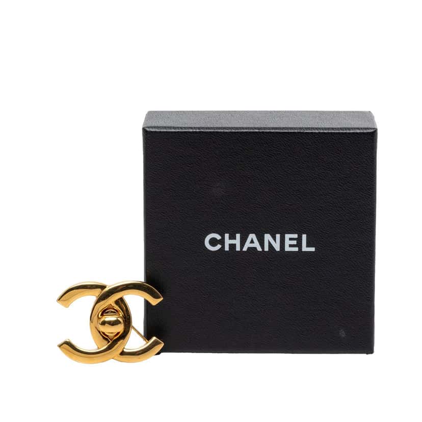 Chanel CC Gold Plated Turn Lock Brooch Gold Metal Very good condition - Model View