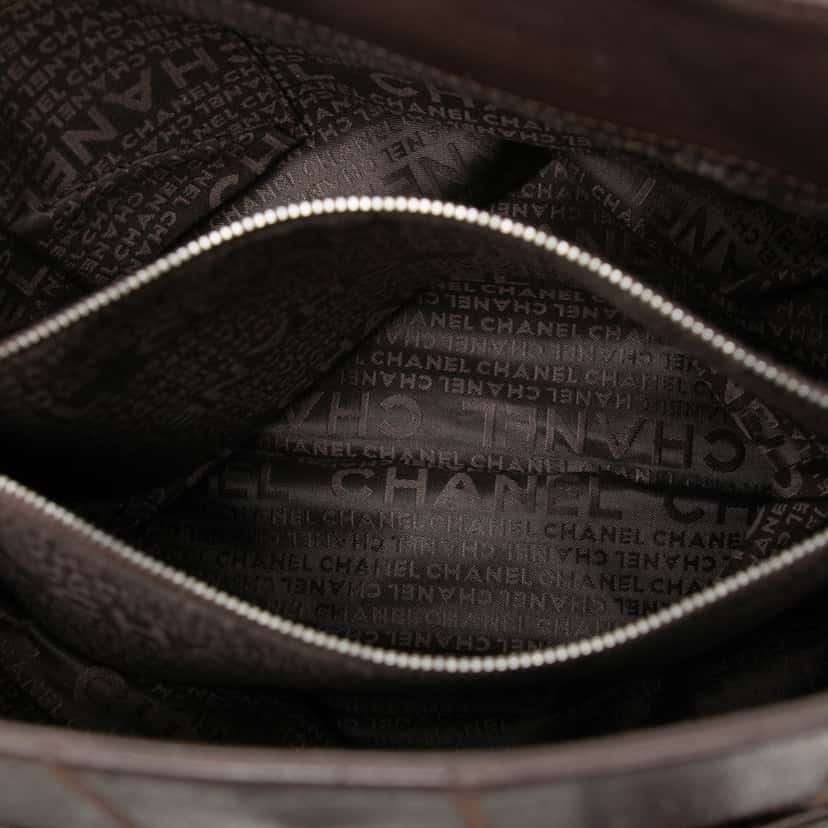 Chanel Chocolate Bar Stitched Caviar Tote Brown Leather Very good condition - Model View