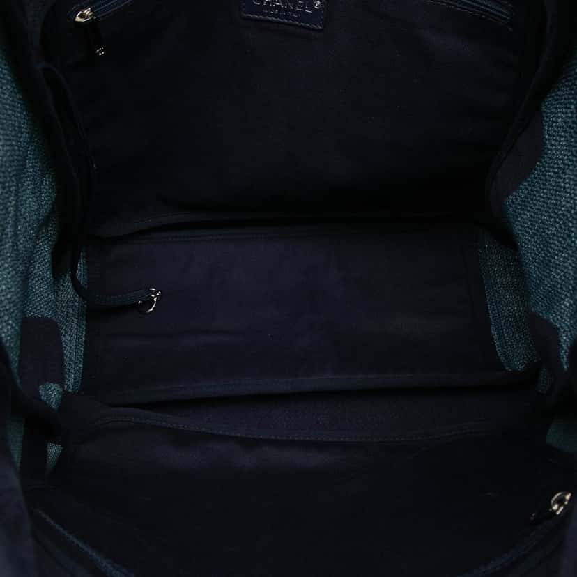 Chanel Large Canvas Logo Deauville Shopping Tote Blue Very good condition - Model View