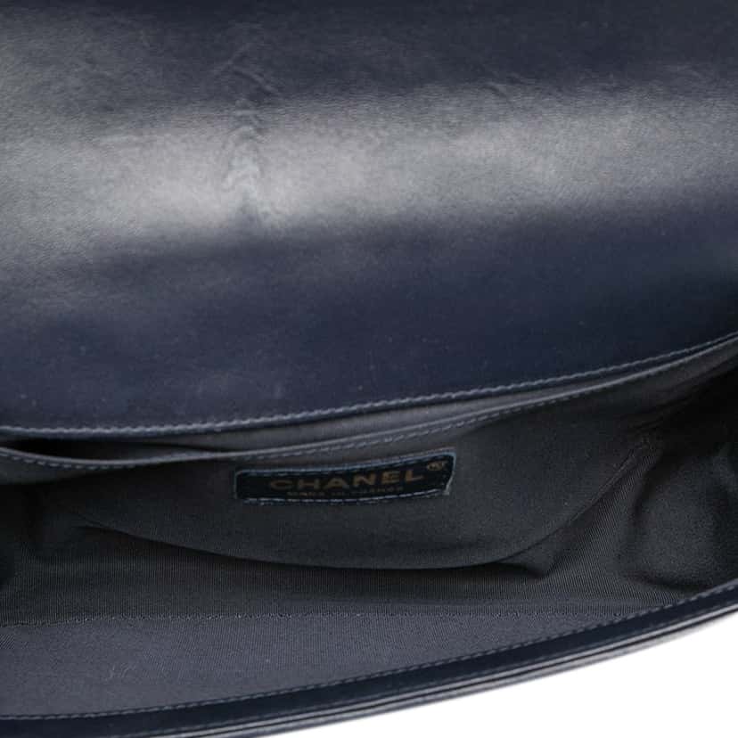 Chanel Old Medium Quilted Lambskin Boy Flap Black Leather Very good condition - Model View