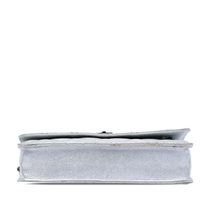 Chanel Reissue 2.55 Quilted Metallic Aged Calfskin Wallet on Chain Silver Leather Very good condition - Inside View
