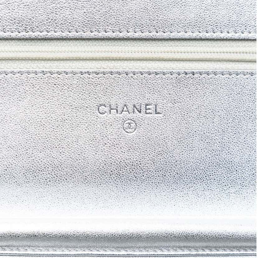 Chanel Reissue 2.55 Quilted Metallic Aged Calfskin Wallet on Chain Silver Leather Very good condition - Box View