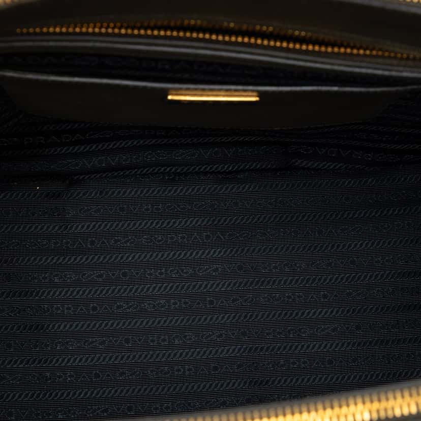 Prada Medium Saffiano Lux Galleria Double Zip Satchel Brown Leather Very good condition - Model View