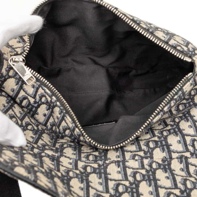 Dior Oblique Canvas Saddle Crossbody Blue Very good condition - Model View