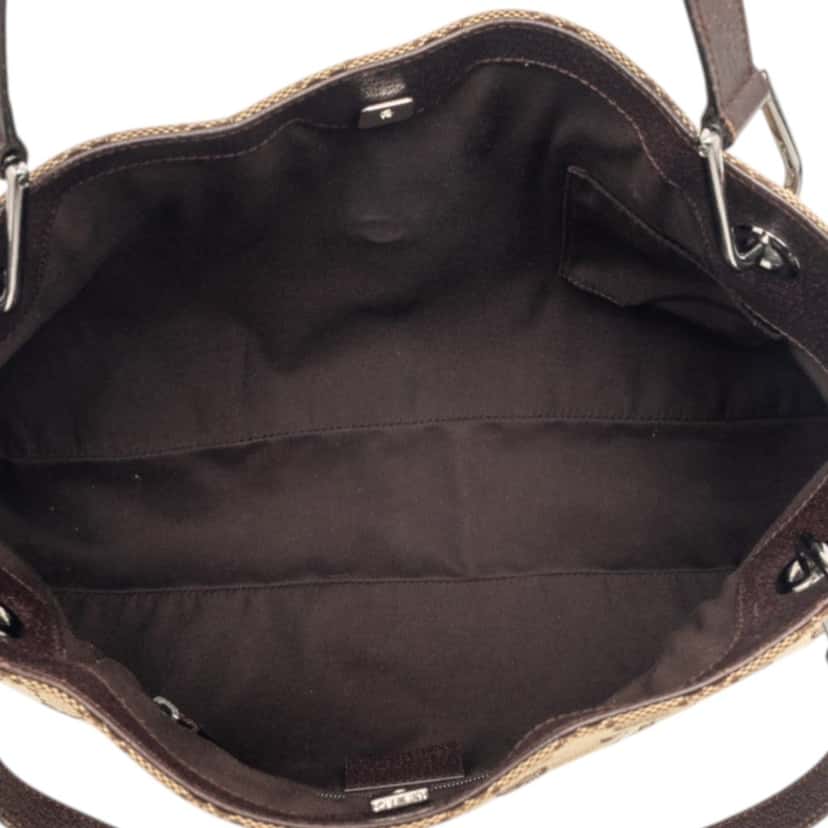 Gucci GG Canvas Eclipse Shoulder Bag Beige Good condition - Model View