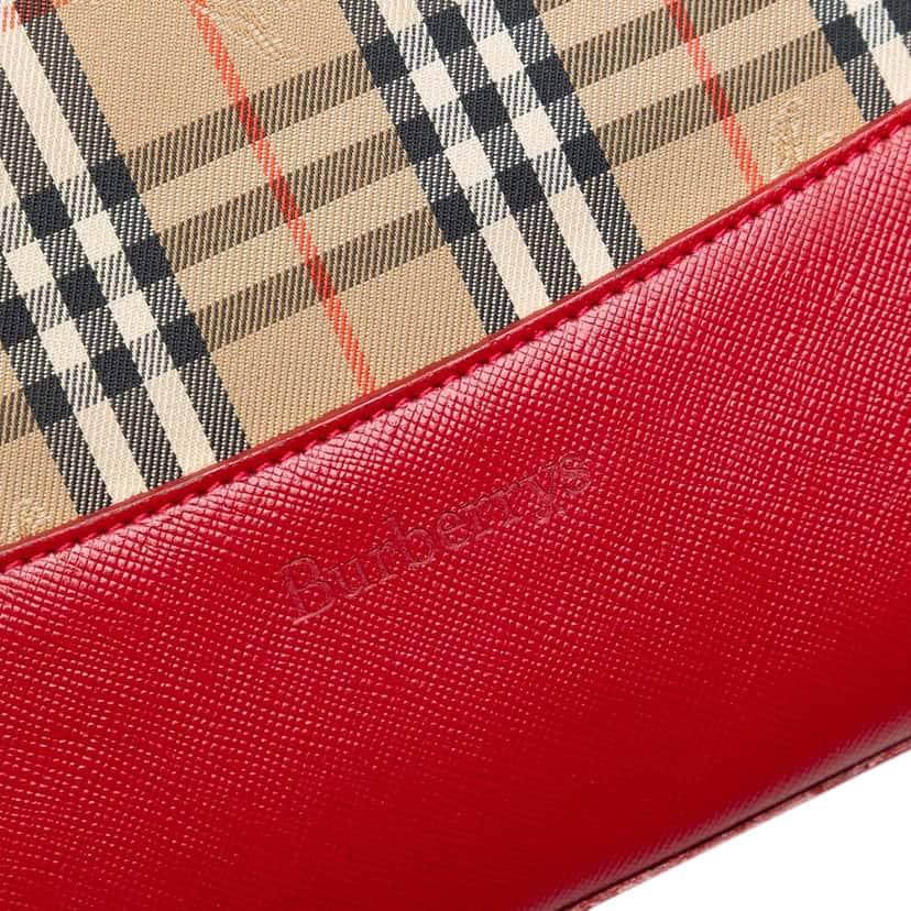 Burberry Haymarket Check Canvas Tote Beige Very good condition - Model View