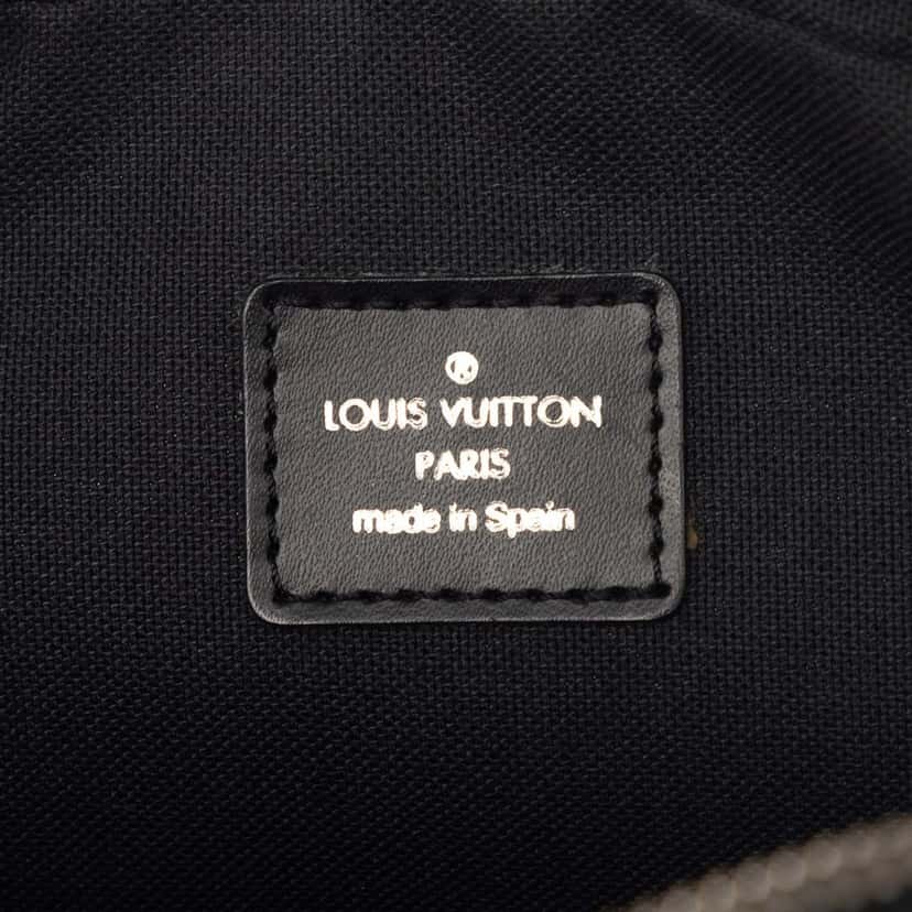 Louis Vuitton Taiga Pochette Kaluga Black Leather Good condition - Box View
