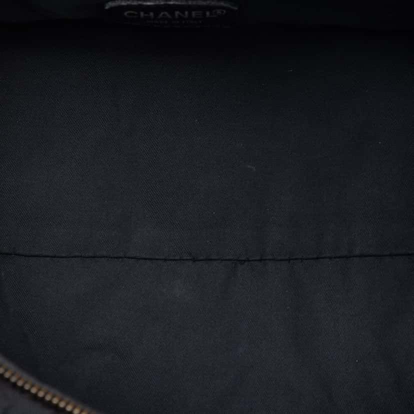 Chanel New Travel Line Nylon Vanity Bag Black Very good condition - Model View