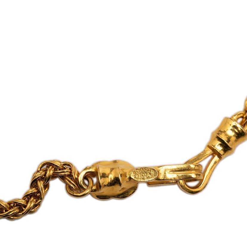 Chanel CC Gold Plated Stone Oval Pendant Necklace Gold Metal Very good condition - Model View