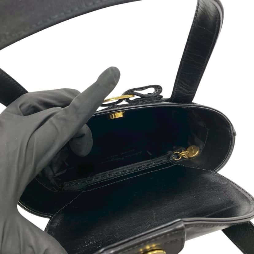 Ferragamo Leather Vara Bow Top Handle Bucket Bag Black Leather Very good condition - Inside View
