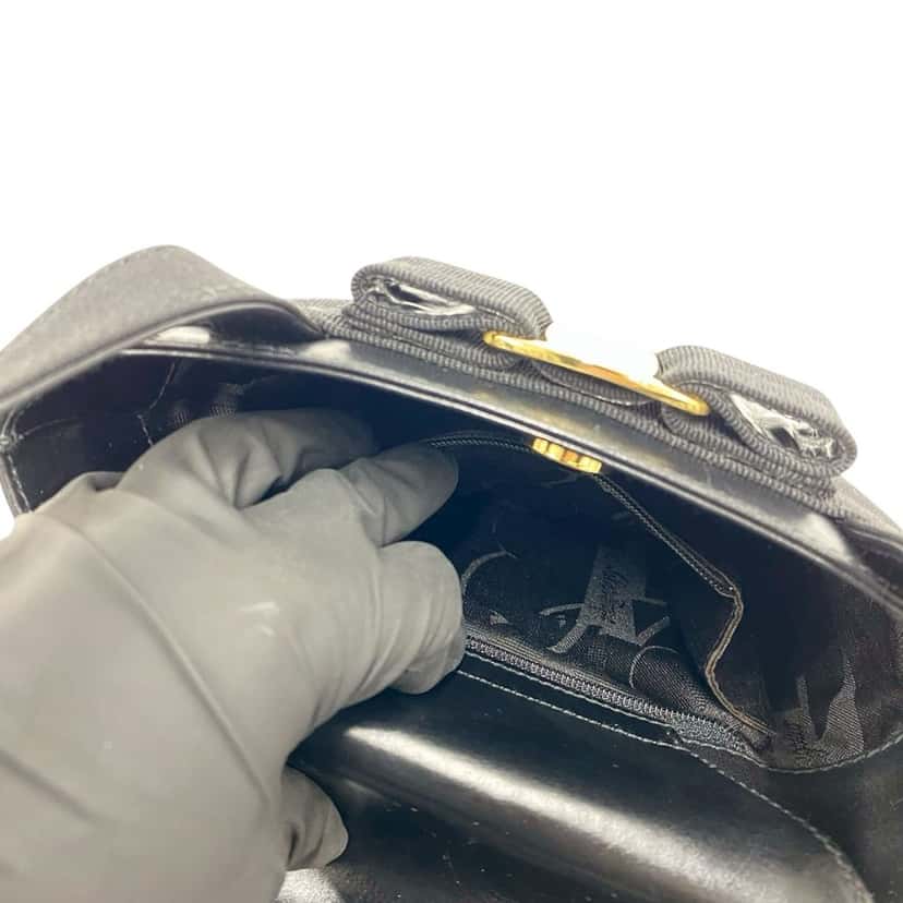 Ferragamo Leather Vara Bow Top Handle Bucket Bag Black Leather Very good condition - Model View