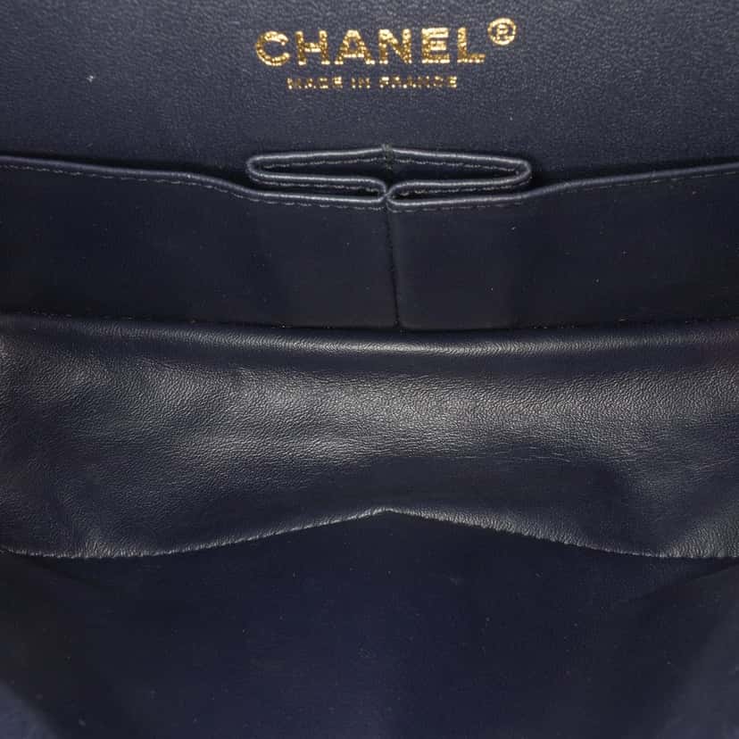 Chanel Reissue 2.55 Quilted Suede Double Flap 225 Blue Leather Very good condition - Model View