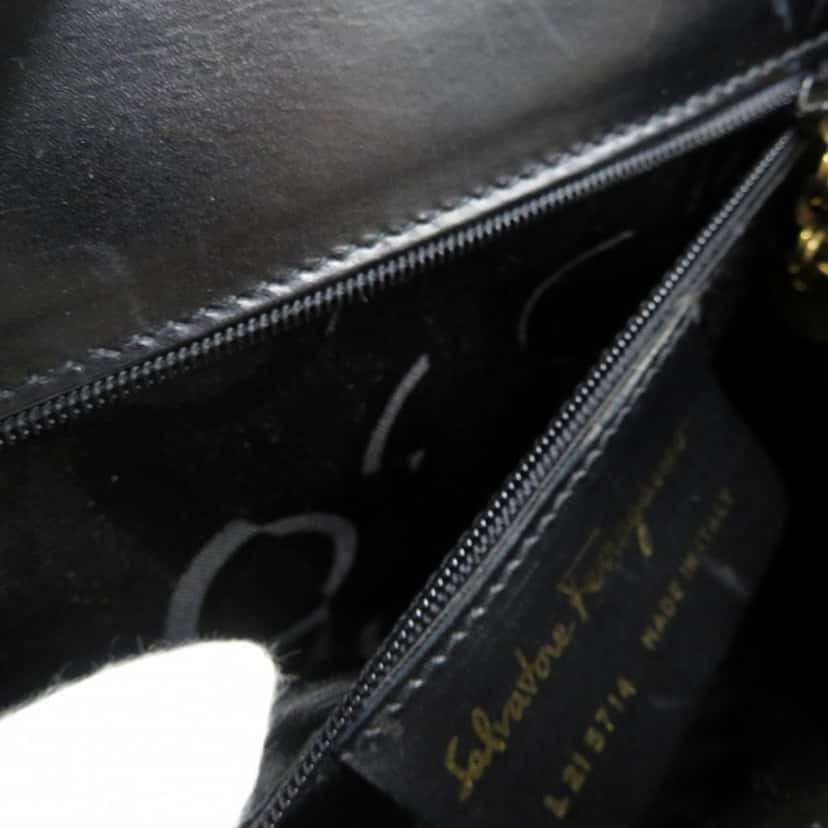 Ferragamo Leather Vara Crossbody Black Leather Very good condition - Model View