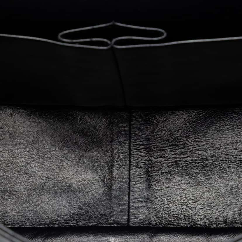 Chanel Quilted Aged Calfskin Reissue 2.55 Double Flap 227 Black Leather Very good condition - Model View