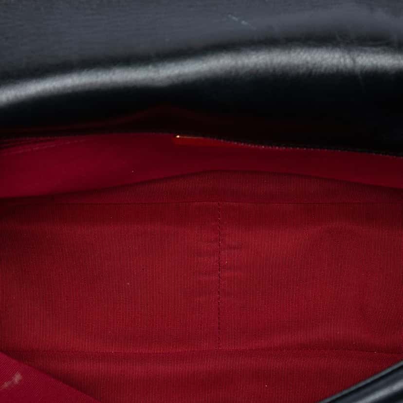 Chanel Large Lambskin 19 Flap Black Leather Very good condition - Model View