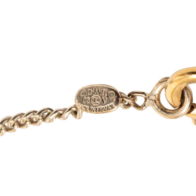 Chanel CC Gold Plated Enamel Pendant Necklace Gold Metal Very good condition - Model View