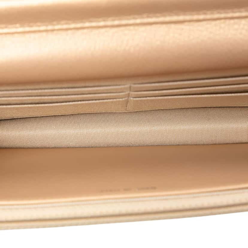 Chanel Quilted Aged Calfskin Reissue 2.55 Lucky Charms Wallet On Chain Beige Leather Very good condition - Model View