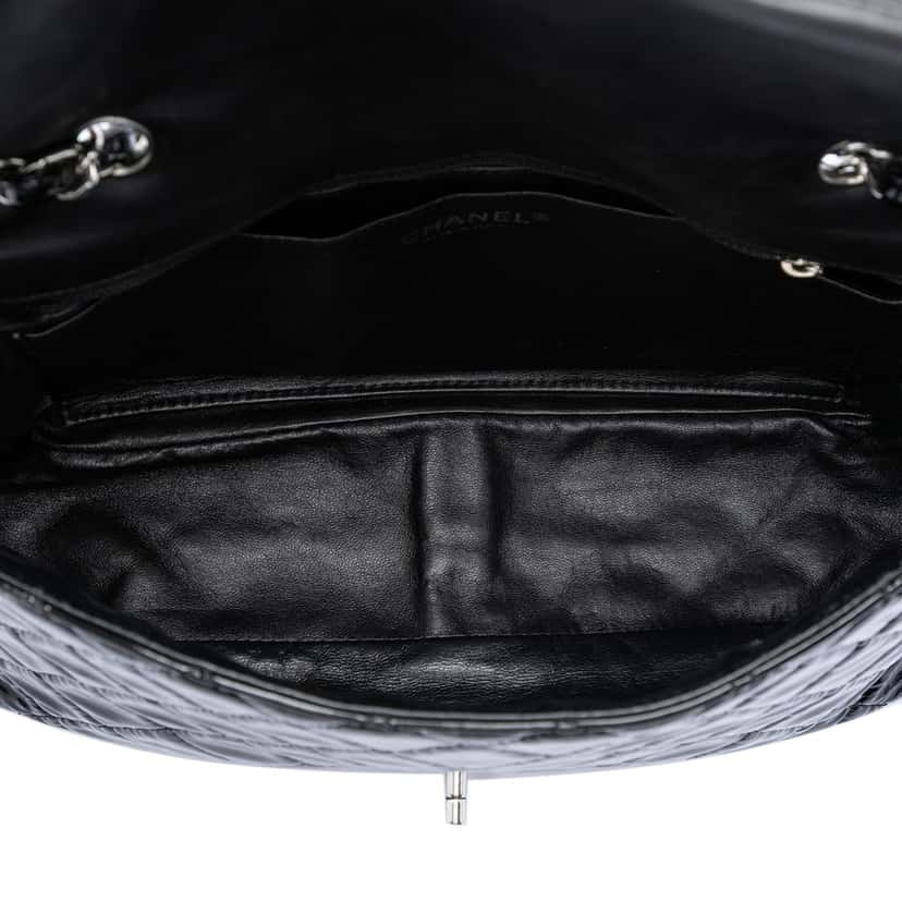 Chanel Jumbo Classic Patent Single Flap Black Leather Very good condition - Model View