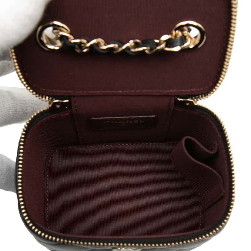 Chanel Mini Quilted Lambskin Vanity Case with Chain Black Leather Very good condition - Model View