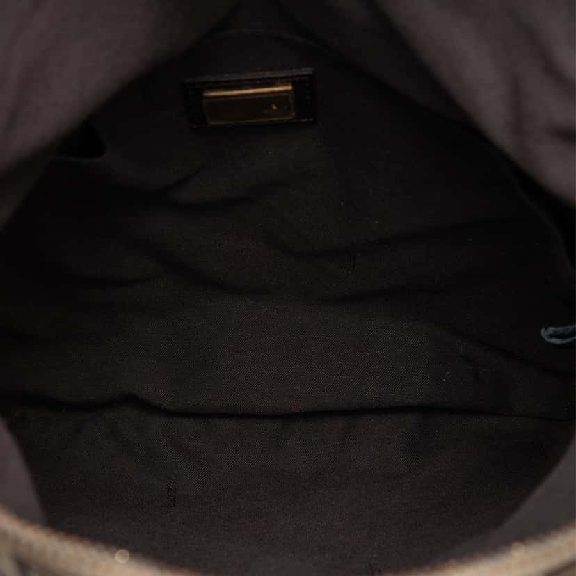 Fendi Zucchino Canvas Crossbody Beige Very good condition - Model View