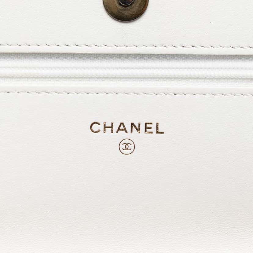 Chanel Quilted Lambskin 19 Wallet on Chain White Leather Very good condition - Box View