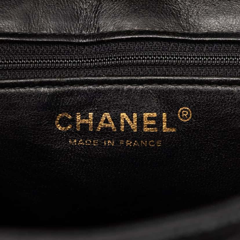 Chanel Caviar Medallion Tote Black Leather Never worn, with tag - Box View