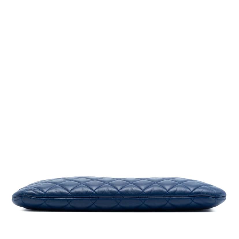 Chanel Medium Quilted Lambskin Boy O Case Clutch Blue Leather Very good condition - Inside View