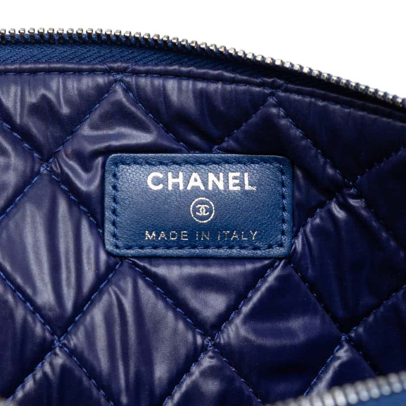 Chanel Medium Quilted Lambskin Boy O Case Clutch Blue Leather Very good condition - Box View