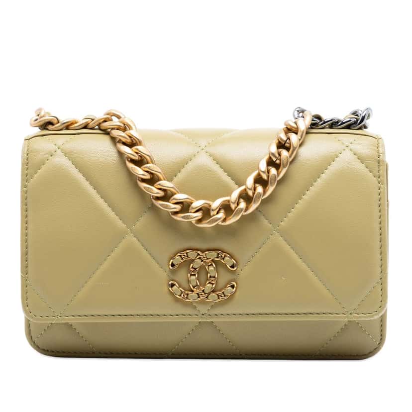 Chanel Quilted Lambskin 19 Wallet on Chain Green Leather Very good condition - Front View