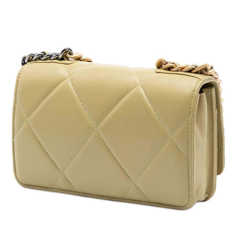 Chanel Quilted Lambskin 19 Wallet on Chain Green Leather Very good condition - Back View