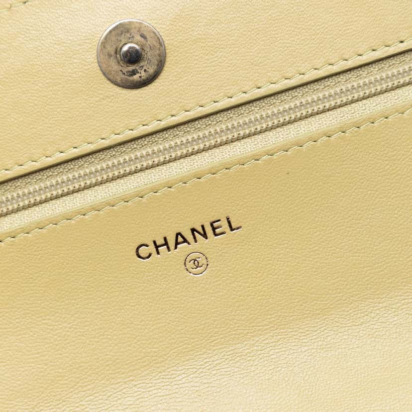 Chanel Quilted Lambskin 19 Wallet on Chain Green Leather Very good condition - Box View