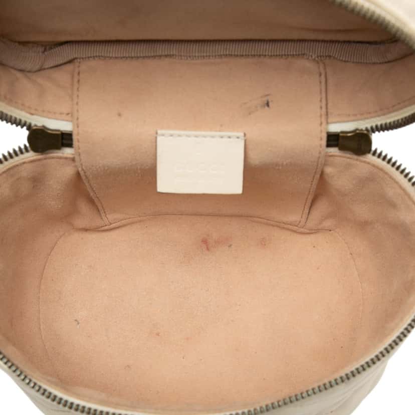 Gucci Mini GG Marmont Matelasse Leather Round Backpack White Leather Very good condition - Model View
