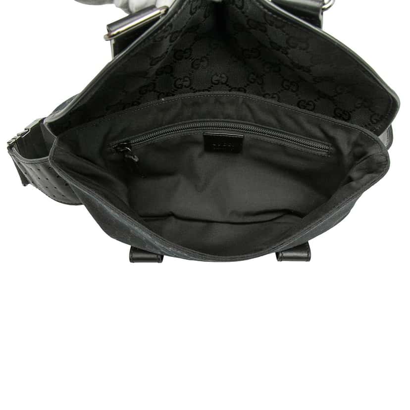 Gucci GG Canvas Belt Bag Black Very good condition - Model View