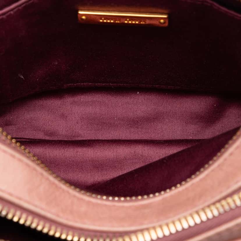 Miu Miu Matelasse Nappa Double Zip Camera Bag Pink Leather Very good condition - Model View