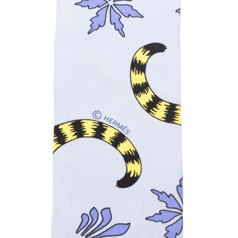 Hermès Les Leopards Silk Twilly Scarf Blue Very good condition - Inside View