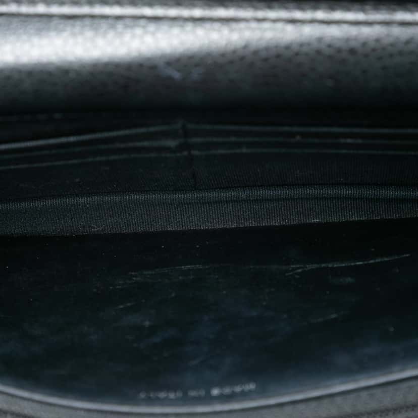 Chanel CC Quilted Caviar Wallet on Chain Black Leather Very good condition - Model View