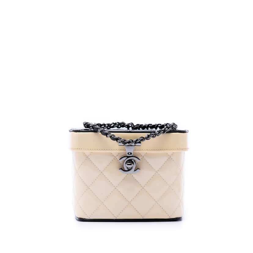 Chanel Mini CC Quilted Patent Vanity Bag Beige Leather Very good condition - Front View