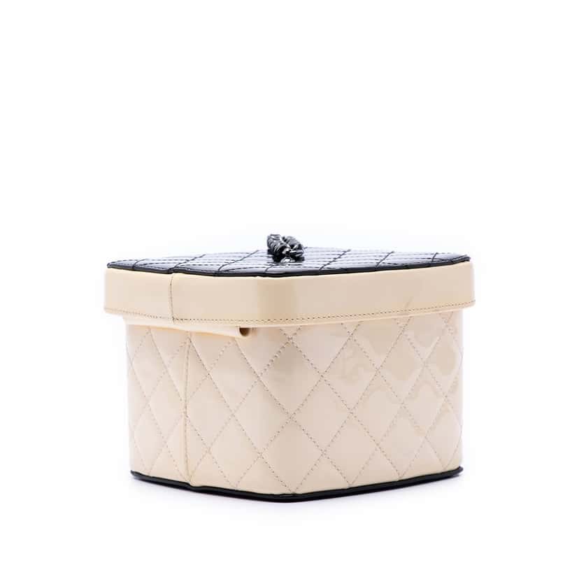 Chanel Mini CC Quilted Patent Vanity Bag Beige Leather Very good condition - Back View
