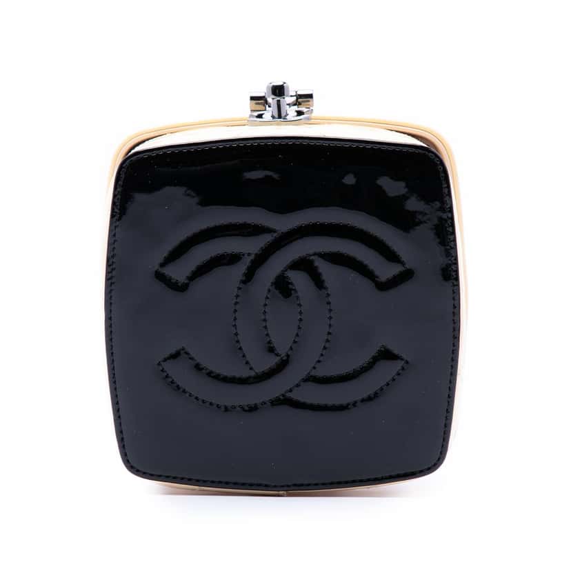 Chanel Mini CC Quilted Patent Vanity Bag Beige Leather Very good condition - Inside View