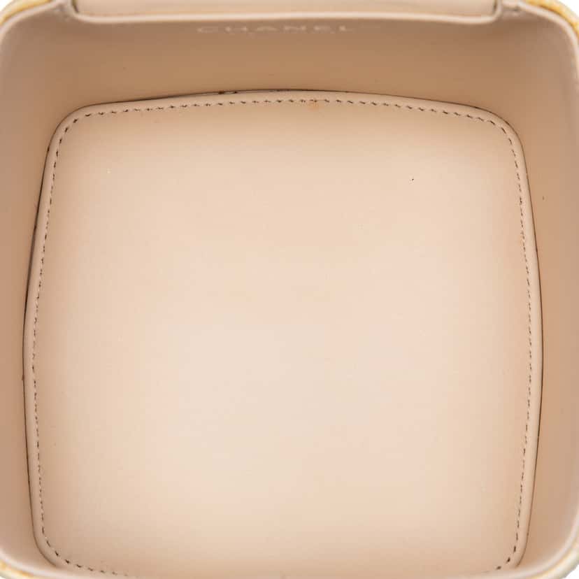 Chanel Mini CC Quilted Patent Vanity Bag Beige Leather Very good condition - Model View