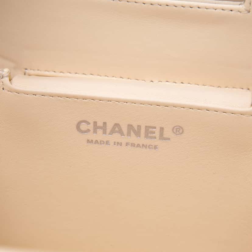Chanel Mini CC Quilted Patent Vanity Bag Beige Leather Very good condition - Box View